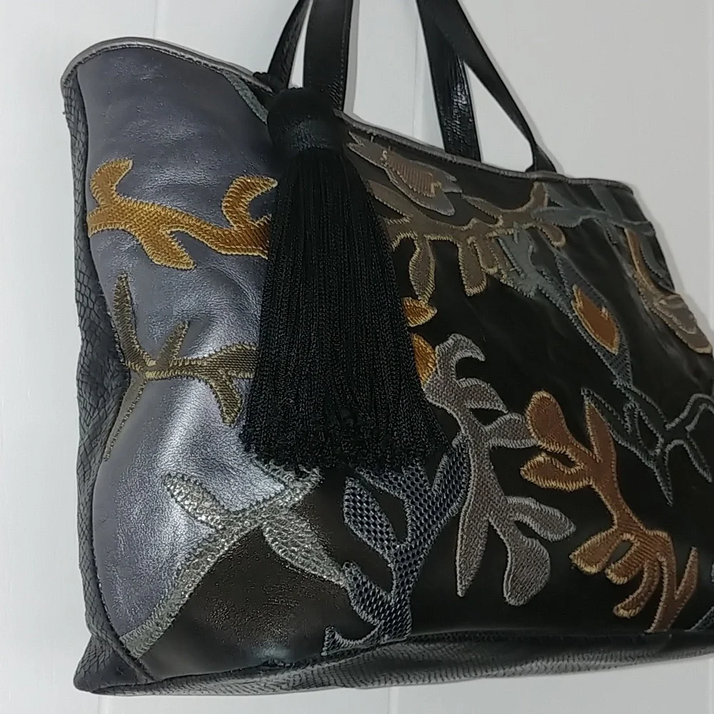 Sharif Black Hand Bag - Picture 3 of 16